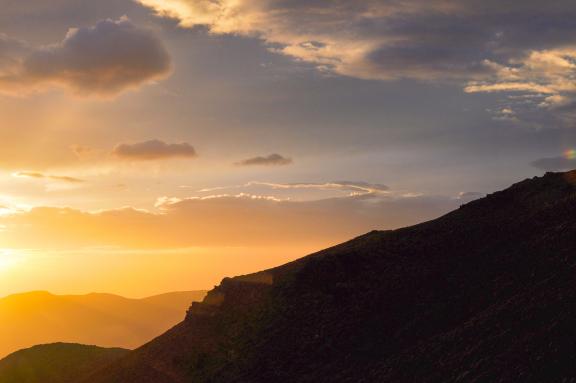 Trek avec un coucher de soleil au Tizi n'Oumlsma