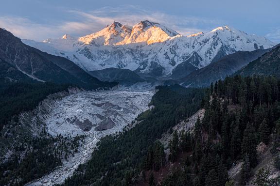 trekking et coucher de soleil sur la montagne du Nanga Parbat (8 125 m) Pakistan