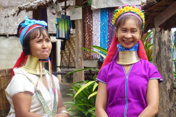 Immersion avec des femmes kayan de Huay Pu Keng tout près de la frontière avec la Birmanie