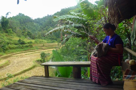 Immersion chez une femme karen du village de Tong Kor dans la région de Mae Hong Son