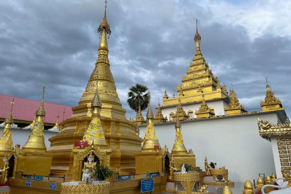 Voyage vers un temple bouddhiste de style birman dans la région de Mae Sot