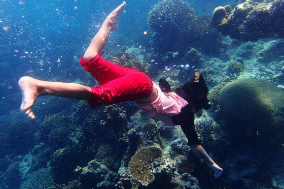 Découverte et approche des coraux avec les Moken dans les îles Surin