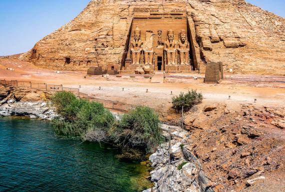 Navigation vers le temple d'AbouSimbel sur le lac Nasser