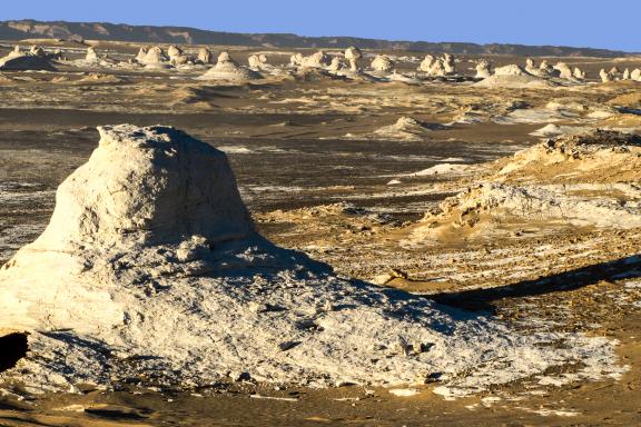 Trek dans le Désert blanc près de Bahariya