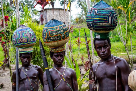 Voyage vers une cérémonie sur l'île de Bougainville non loin des îles Salomon