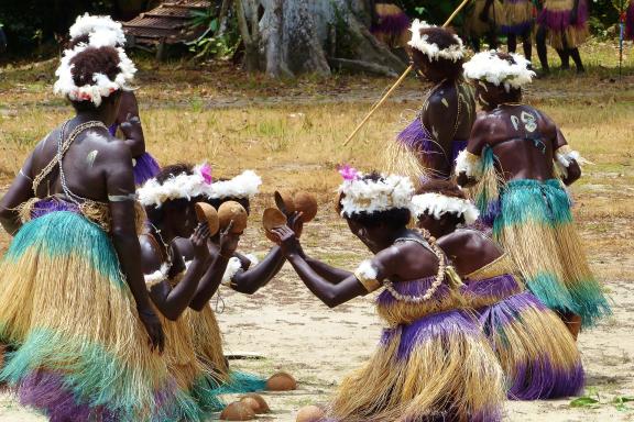 Rencontre avec des danseuses traditionnelles de Bougainville tout proche des îles Salomon