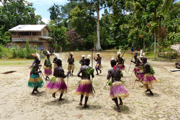 Voyage vers une danse traditionnelle sur Bougainville non loin des îles Salomon