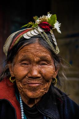 Femme du village de Hongon dans la vallée d’Arun