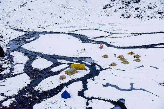 Le camp de Molun Pokhari à 3950 m dans la région du Makalu au Népal