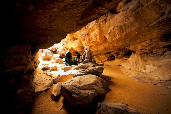 Voyage avec un touareg dans une caverne d'Ahnet
