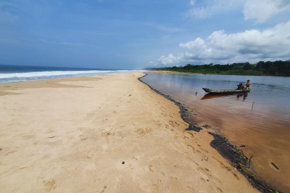 Randonnée sur la plage au Congo