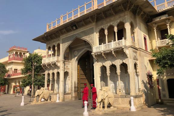 Entrée du City Palace à Jaïpur, en Inde