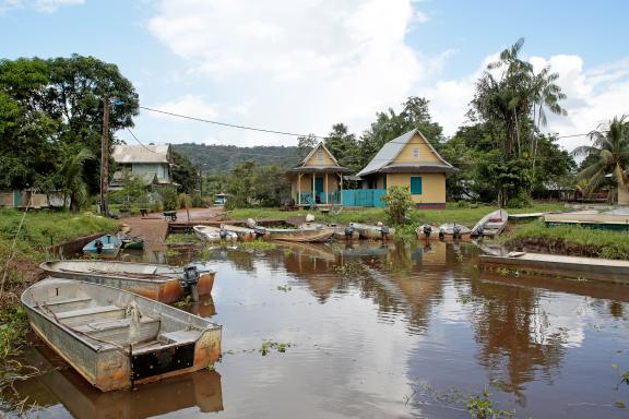 Village de Kaw à l'entrée des marais de Kaw en Guyane française