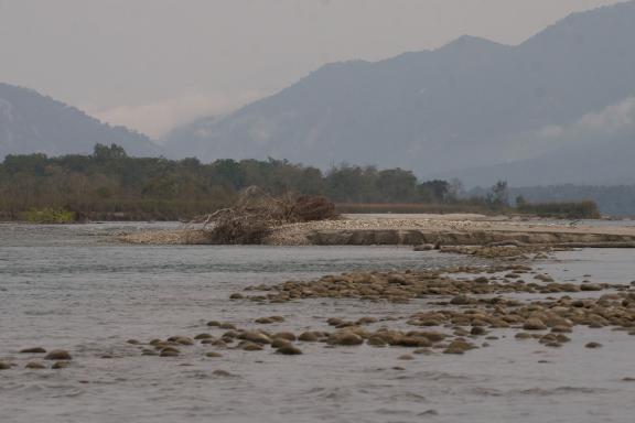 Rivière Bagmati dans le parc national de Bardia au Népal
