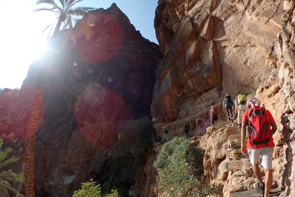 Marche dans une gorge près de Bilat Sayd à Oman