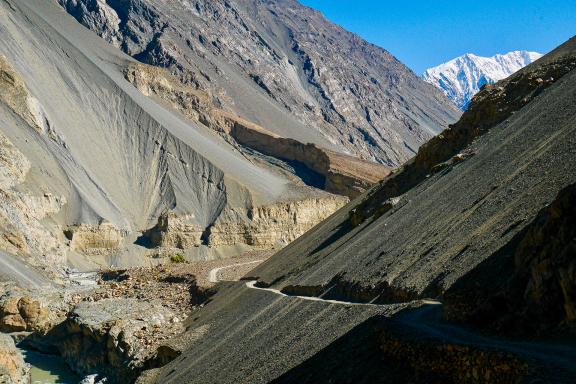 En route sur la piste de Shimshal au nord Pakistan