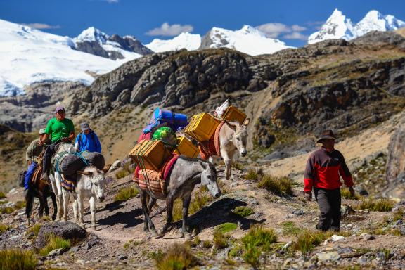 Trek le long de la cordillère Huayhuash au Pérou