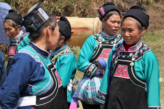 Voyage avec des  femmes en route vers la fête du roi de bambou au Guizhou occidental