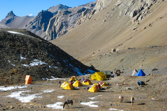 Trek ver le lac Tilicho dans la région des Annapurnas au Népal