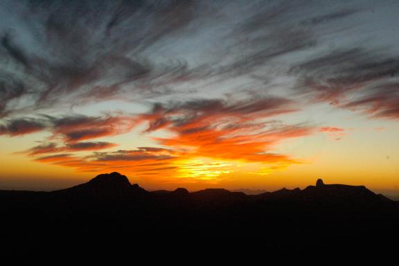 Voyage et coucher de soleil au Hoggar