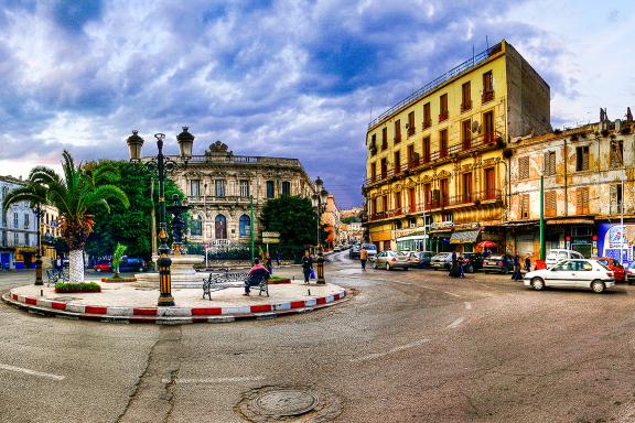 Marcher vers le quartier français d'Oran