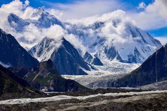 Randonnée sur le glacier Chogo Lungma dans le nord Pakistan
