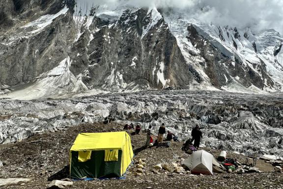 Bivouac au camp de base d'Haramosh dans la nord Pakistan