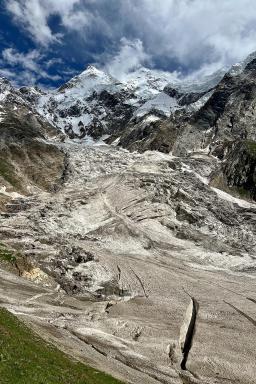 Randonnée vers le glacier Haramosh dans le nord du Pakistan