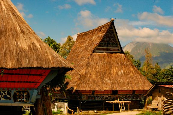 Trekking vers un village du peuple batak-karo au nord de Sumatra