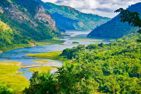 Vue sur le lac d'Hanabanilla à Cuba
