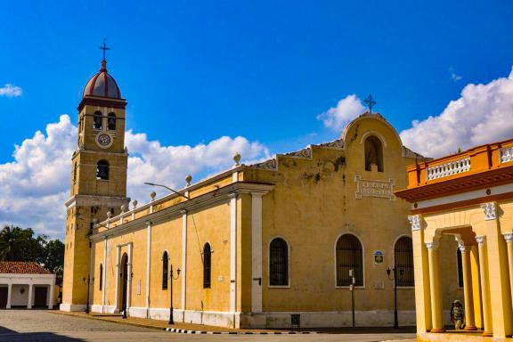 Voyage près d'une église à Bayamo