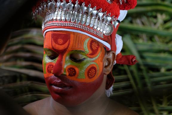 Rencontre avec un opérateur de Theyyam dans lma région de Kannur