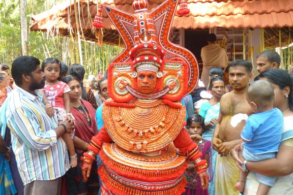 Voyage vers une divinité de Theyyam parmi la popualtion de la région de Kannur