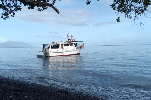 Cabotage le long de la cote orientale de l'ile de Nouvelle-Guinée