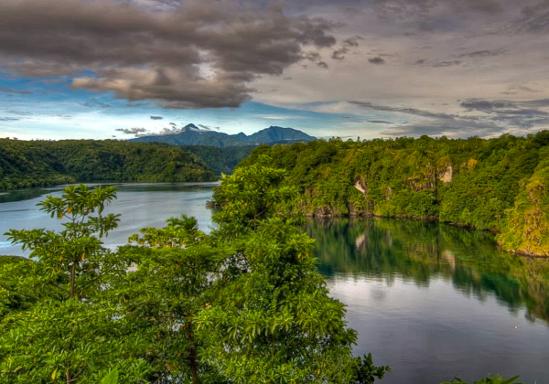Randonnée dans la région de Tufi sur la cote orientale de l'ile de Nouvelle-Guinée