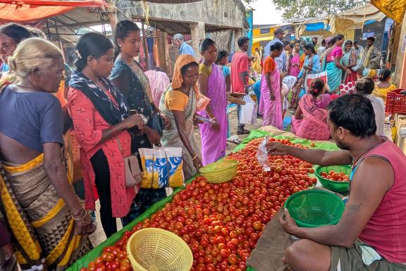 Trek vers un marché dans la région de Chaibasa au Jharkhand