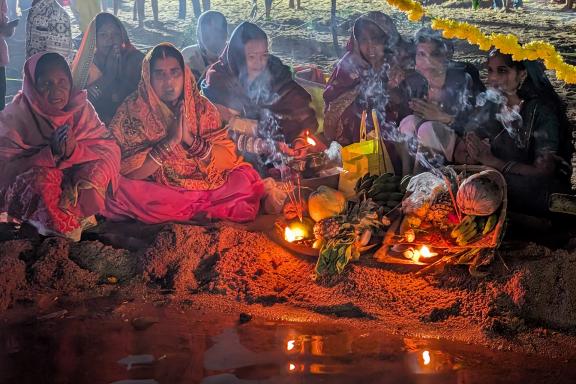 Voyage vers la Chhath Puja au lever du soleil au Jharkhand