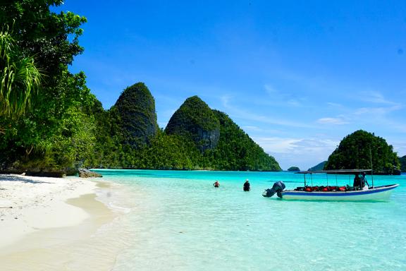 Voyage à travers l'archipel de Raja Ampat au nord-ouest de la Nouvelle-Guinée