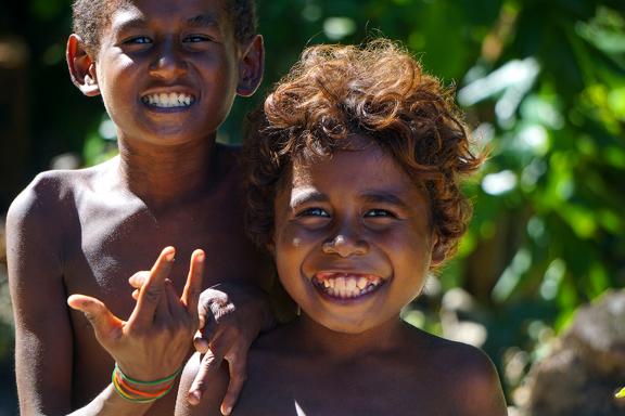 Rencontre d'enfants papous des îles de Raja Ampat