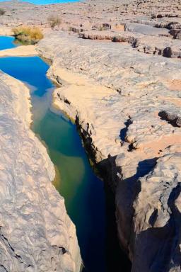 Randonnée près d'une guelta dans l'oued Djerat