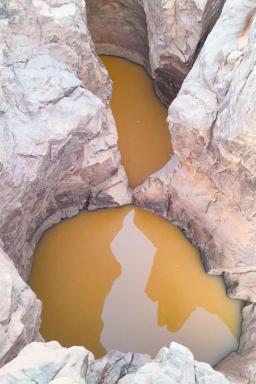 Trek près de guelta dans l'oued Djerat