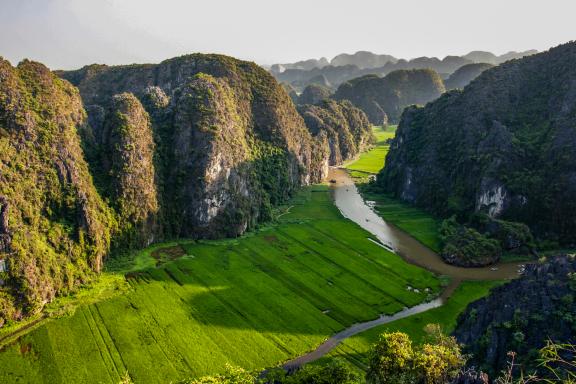 Voyage vers la région de la baie d'Ha Long terrestre près de Ninh Binh