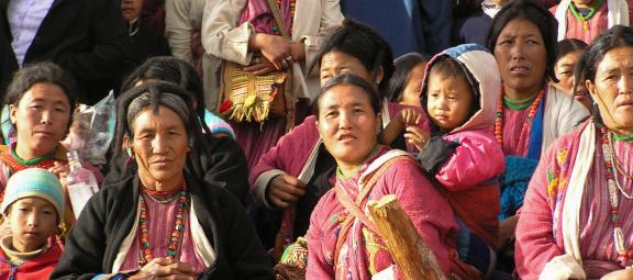 Voyage vers des villageois monpa à une cérémonie en Arunachal Pradesh