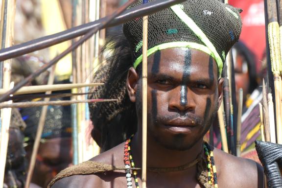 Randonnée vers le Baliem festival avec les papous dani de la région de Wamena