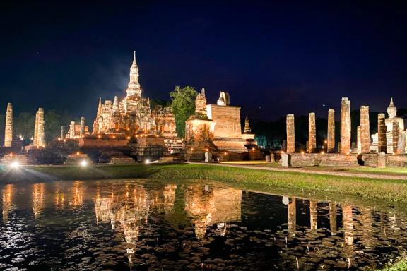 Voyages et temple de Sukhotaï