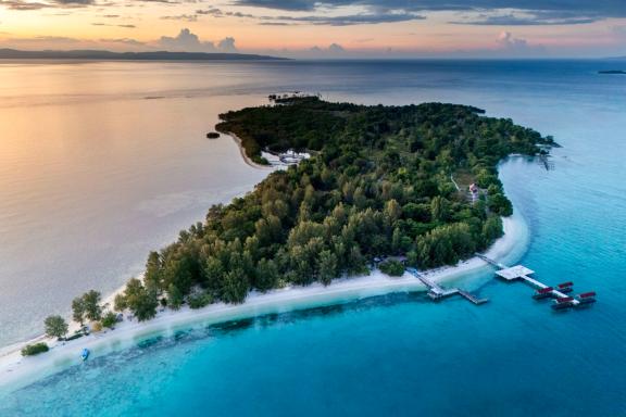 Vue aérienne sur une ile de l'archipel des Moluques