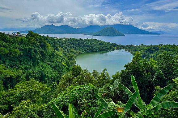 Voyage à travers les iles de l'archipel des Moluques
