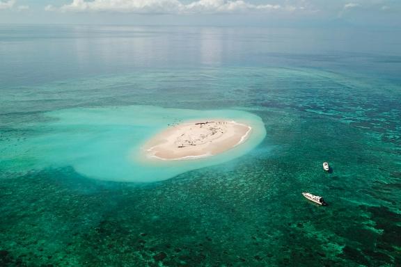 Vue aérienne sur un ilot des Moluques du sud