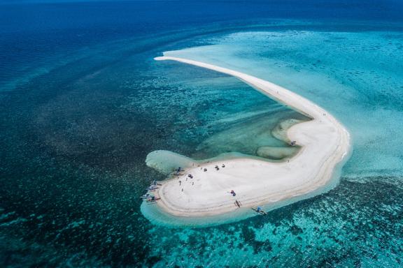 Navigation vers White Island, au large de Camigin dans l'archipel des Visayas