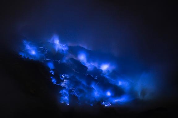 Voyage et flamme de souffre au Kawah Ijen